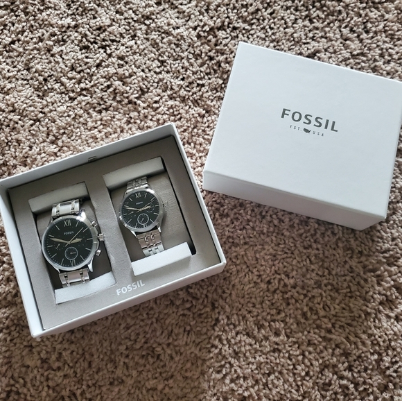 FOSSIL His and Her Stainless Steel Watch Set NWT - Picture 9 of 9